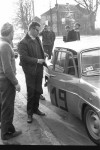 Marek Barański przed Renault 8 Gordini