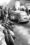 Rajd Monte Carlo 1965, załoga: Sobiesław Zasada / Osiński Kazimierz - Steyr Puch 650 TR, prace serwisowe